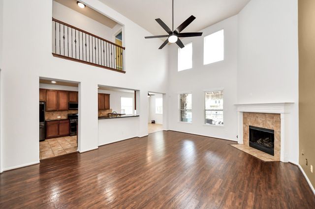 704 White Oak Pointe, League City, TX 77573