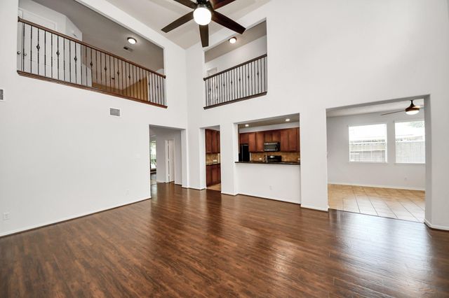 704 White Oak Pointe, League City, TX 77573