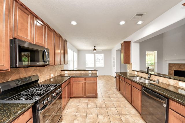 704 White Oak Pointe, League City, TX 77573