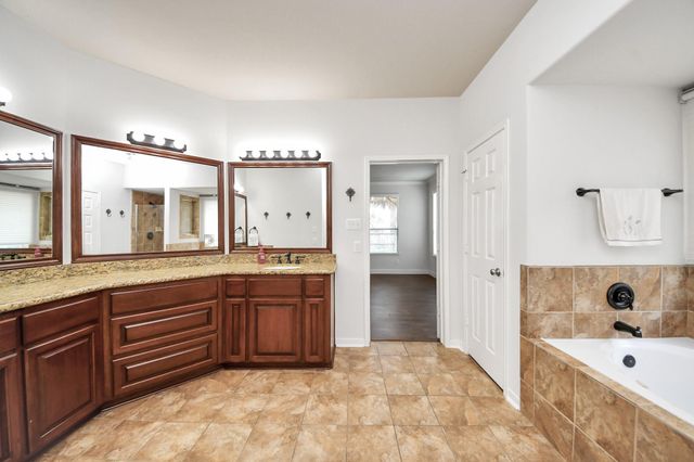 704 White Oak Pointe, League City, TX 77573