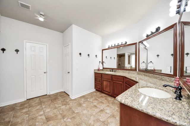 704 White Oak Pointe, League City, TX 77573