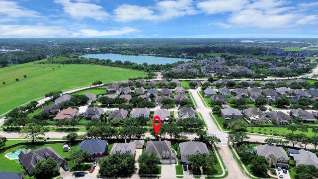 704 White Oak Pointe, League City, TX 77573