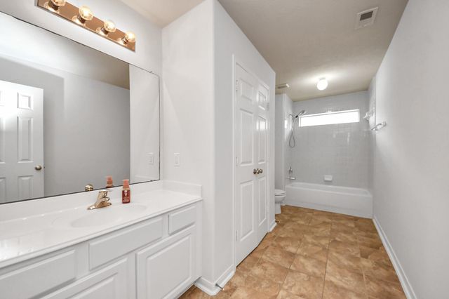 704 White Oak Pointe, League City, TX 77573