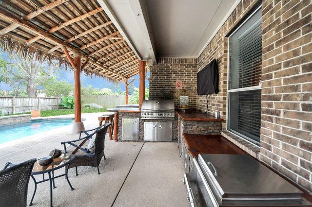 704 White Oak Pointe, League City, TX 77573