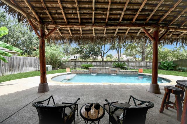 704 White Oak Pointe, League City, TX 77573