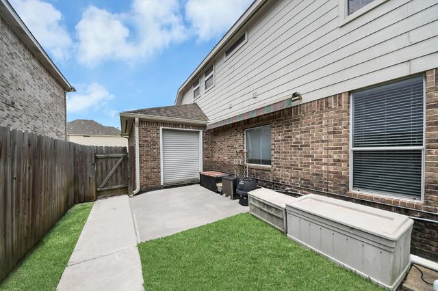 704 White Oak Pointe, League City, TX 77573