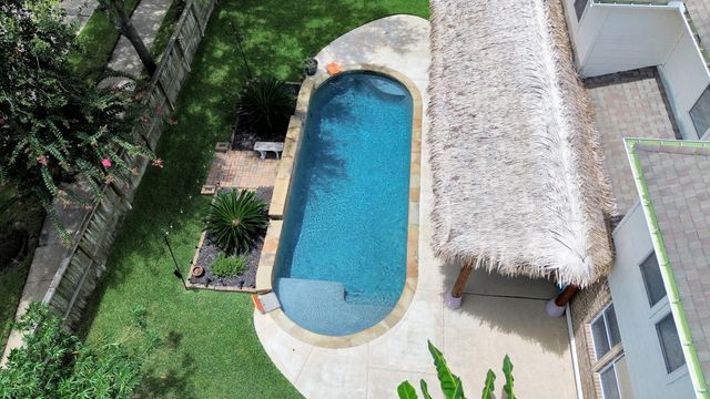 704 White Oak Pointe, League City, TX 77573