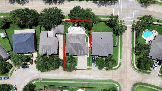 704 White Oak Pointe, League City, TX 77573