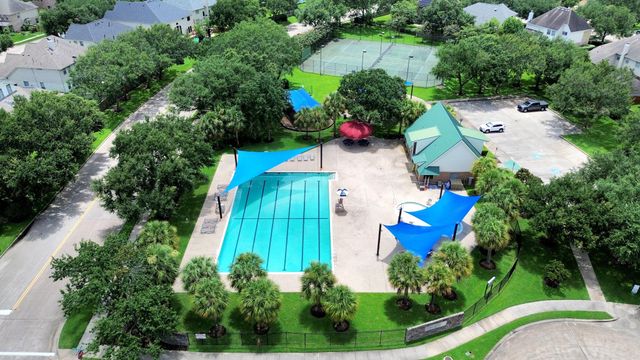 704 White Oak Pointe, League City, TX 77573