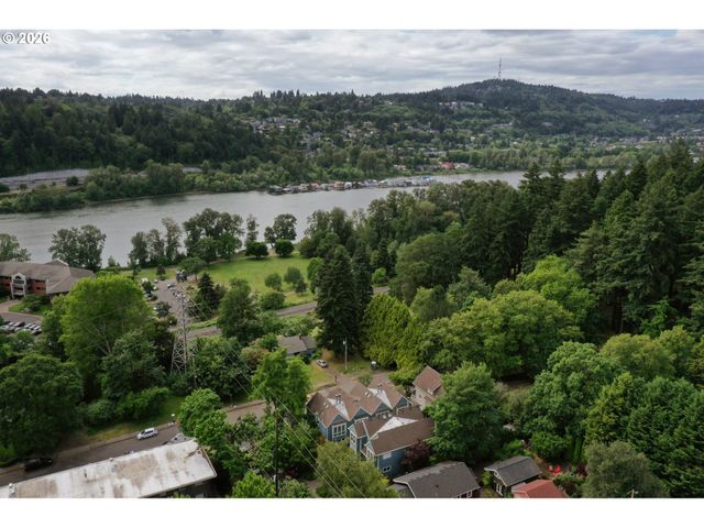 7980 Se GRAND Ave, Portland, OR 97202