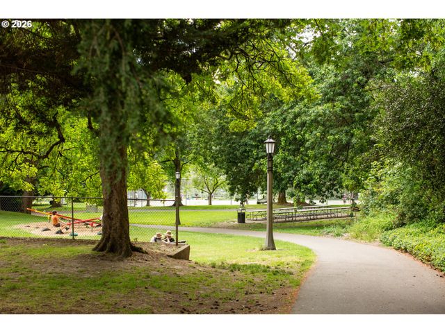 7980 Se GRAND Ave, Portland, OR 97202