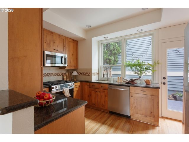 7980 Se GRAND Ave, Portland, OR 97202
