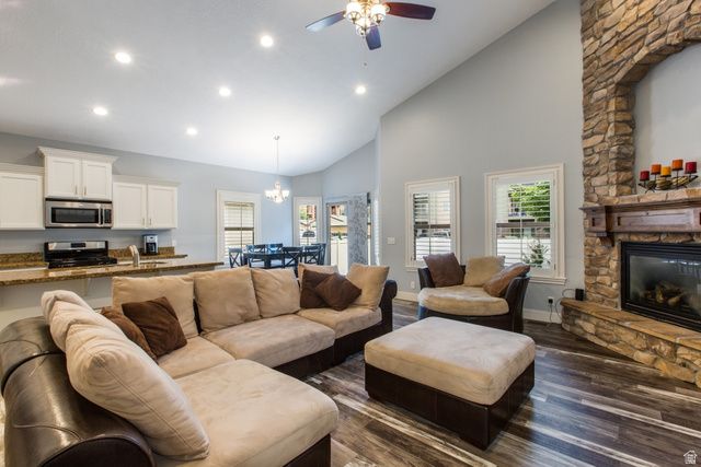 11173 S ASPEN PEAK DR, South Jordan, UT 84095