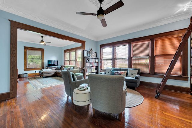 606 N Dallas Street, Ennis, TX 75119