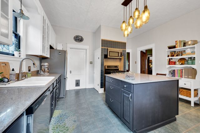 606 N Dallas Street, Ennis, TX 75119