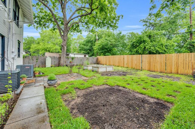 606 N Dallas Street, Ennis, TX 75119