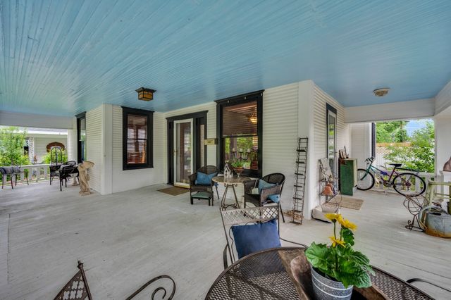 606 N Dallas Street, Ennis, TX 75119