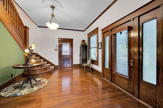 606 N Dallas Street, Ennis, TX 75119