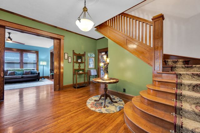 606 N Dallas Street, Ennis, TX 75119