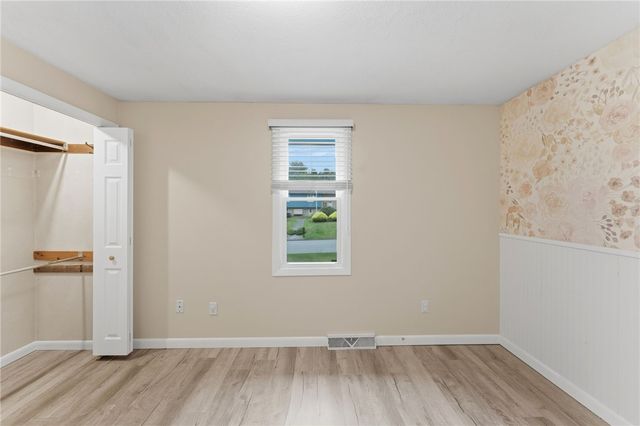 5 Collingwood Drive, Cranston, RI 02921