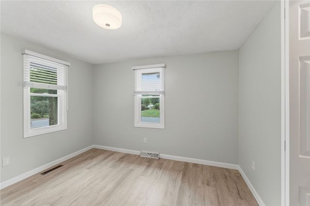 5 Collingwood Drive, Cranston, RI 02921