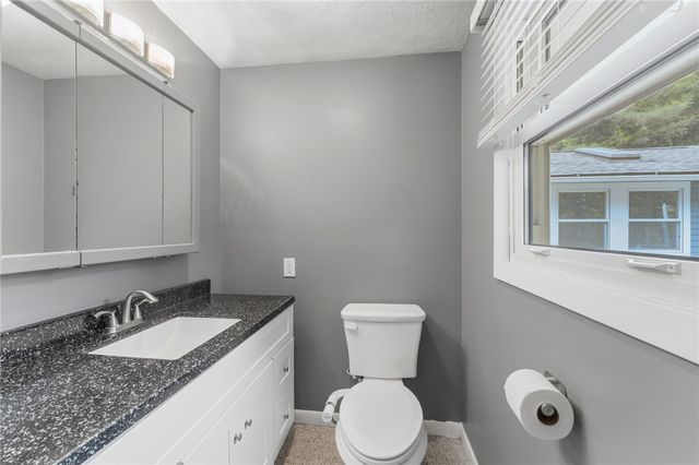 5 Collingwood Drive, Cranston, RI 02921