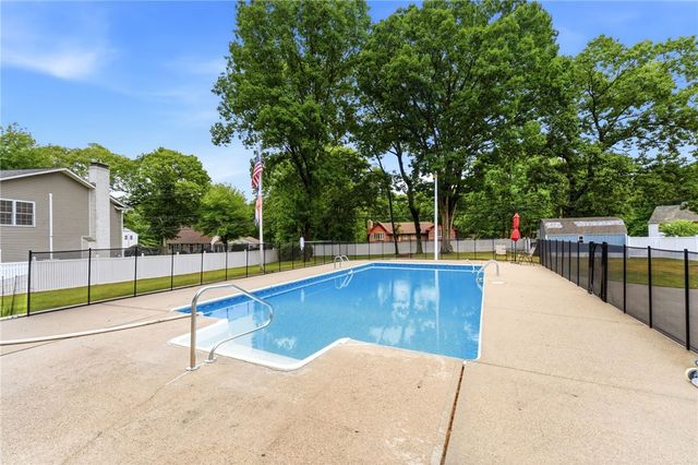 5 Collingwood Drive, Cranston, RI 02921