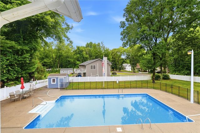 5 Collingwood Drive, Cranston, RI 02921