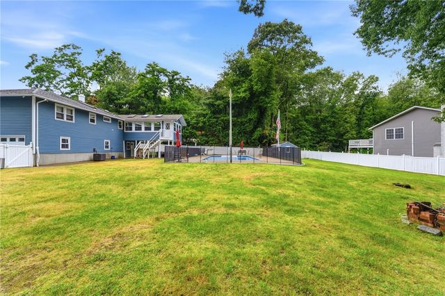 5 Collingwood Drive, Cranston, RI 02921