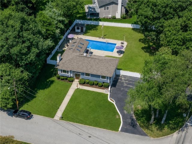 5 Collingwood Drive, Cranston, RI 02921