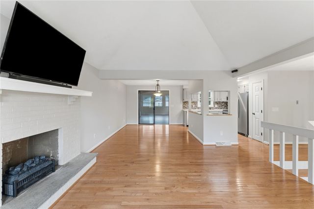 5 Collingwood Drive, Cranston, RI 02921
