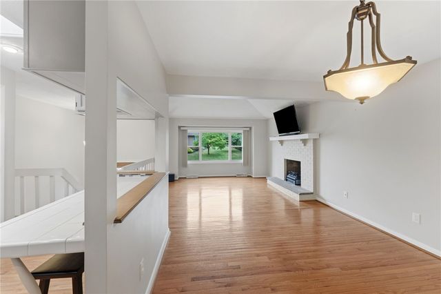 5 Collingwood Drive, Cranston, RI 02921