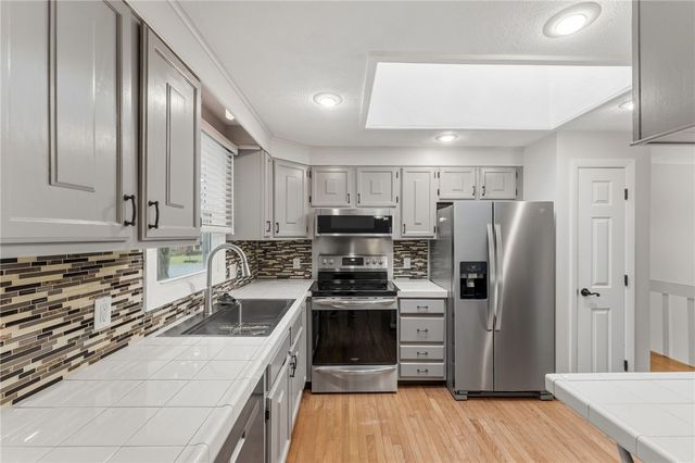 5 Collingwood Drive, Cranston, RI 02921