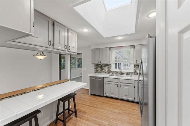 5 Collingwood Drive, Cranston, RI 02921