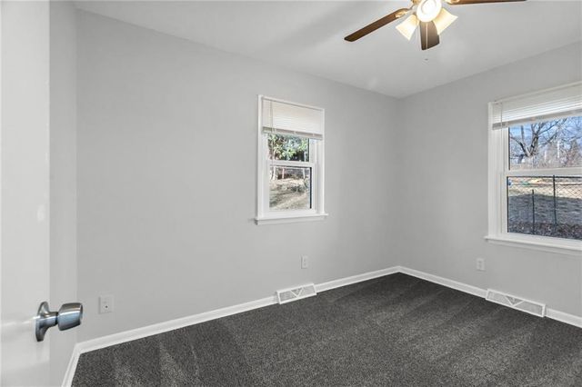 936 HILLSIDE Avenue, Liberty, MO 64068