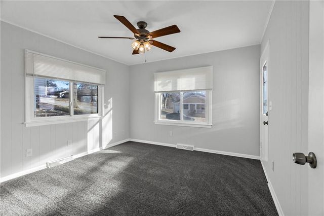 936 HILLSIDE Avenue, Liberty, MO 64068