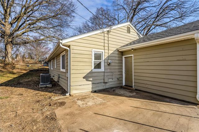 936 HILLSIDE Avenue, Liberty, MO 64068