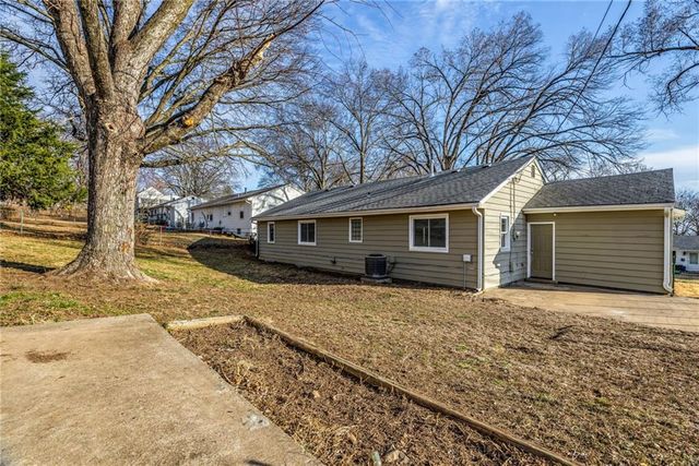 936 HILLSIDE Avenue, Liberty, MO 64068
