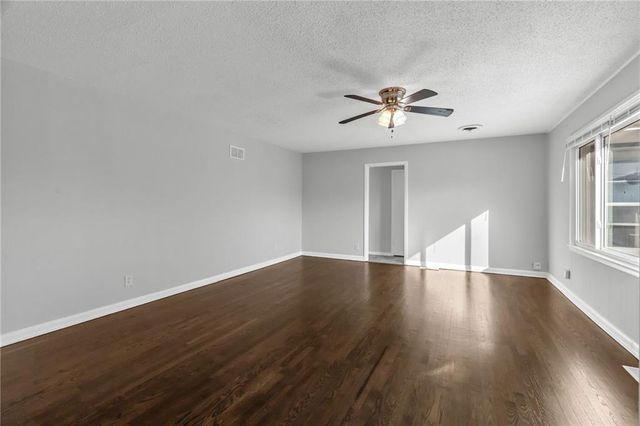 936 HILLSIDE Avenue, Liberty, MO 64068