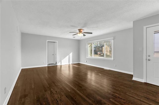 936 HILLSIDE Avenue, Liberty, MO 64068