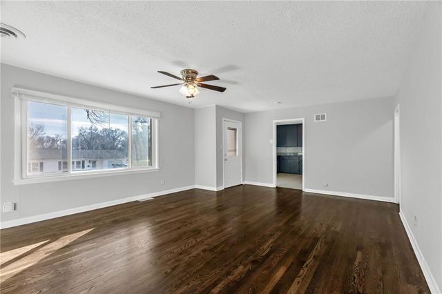 936 HILLSIDE Avenue, Liberty, MO 64068