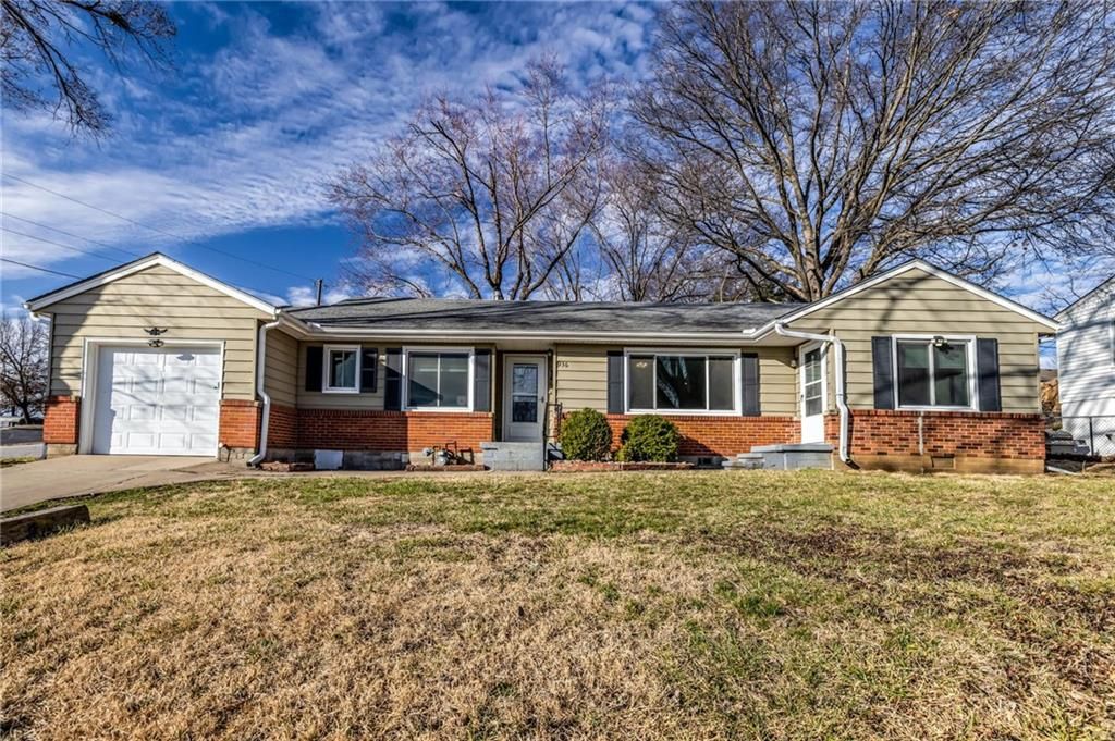 936 HILLSIDE Avenue, Liberty, MO 64068