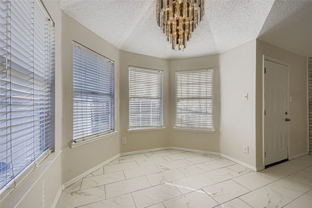 6609 Pecanwood Drive, Arlington, TX 76001