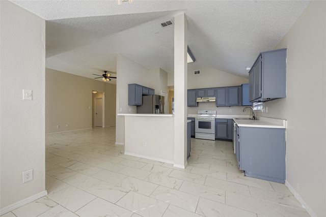 6609 Pecanwood Drive, Arlington, TX 76001