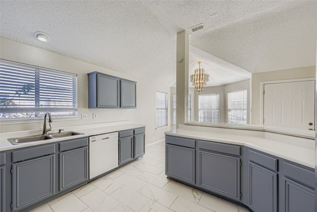 6609 Pecanwood Drive, Arlington, TX 76001