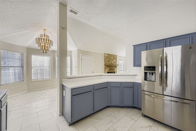 6609 Pecanwood Drive, Arlington, TX 76001