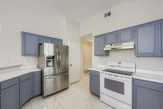 6609 Pecanwood Drive, Arlington, TX 76001