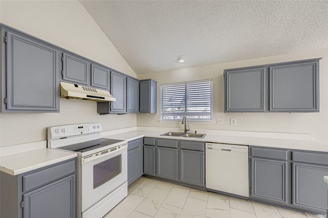 6609 Pecanwood Drive, Arlington, TX 76001