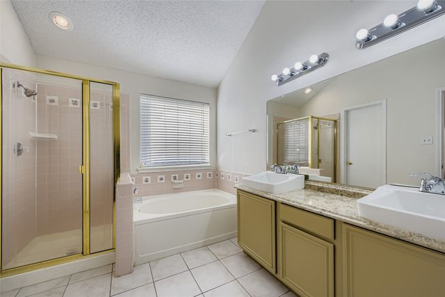 6609 Pecanwood Drive, Arlington, TX 76001