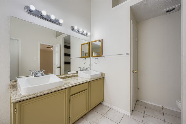 6609 Pecanwood Drive, Arlington, TX 76001